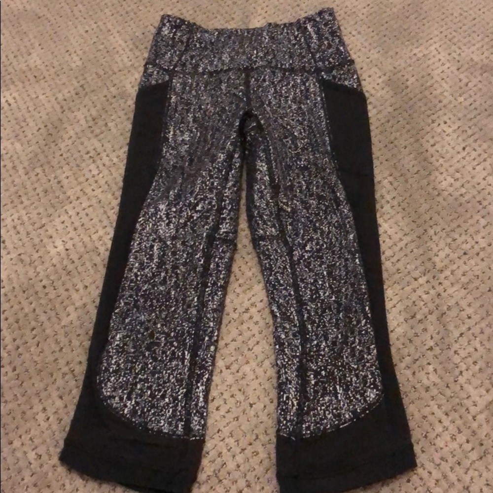 Lulu lemon size 2 crops